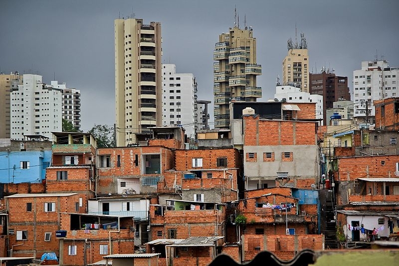 Housing deficit makes “vertical isolation” impossible, Brazilian researchers say
