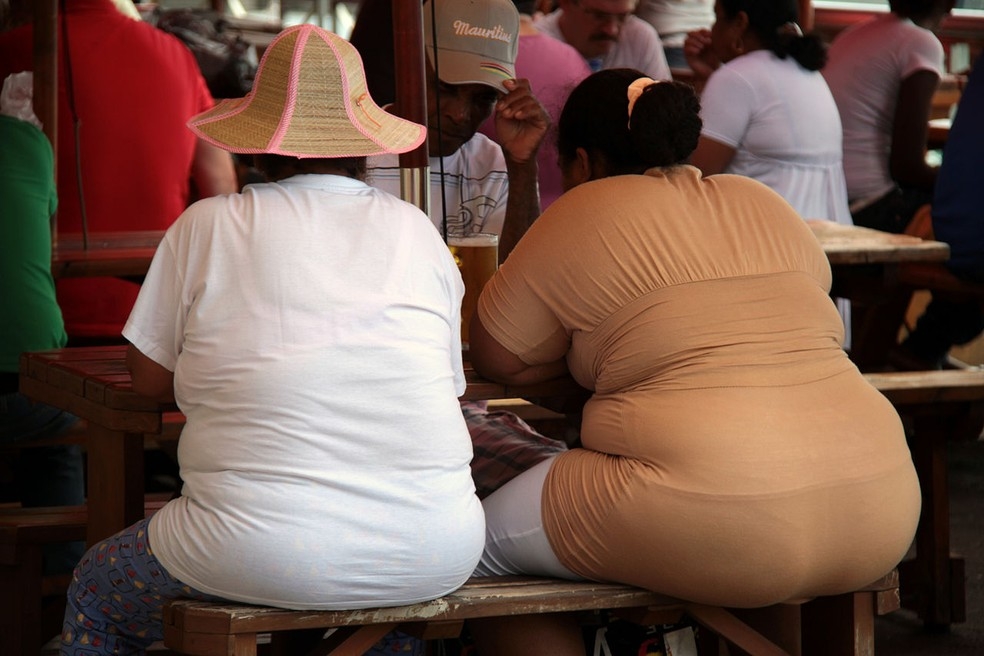 Risco de COVID-19 grave é alto em obesos a despeito de idade, sexo, etnia e doenças associadas