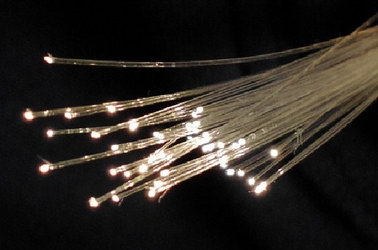 Pesquisador da Unicamp cria método mais simples para a fabricação de fibras ópticas