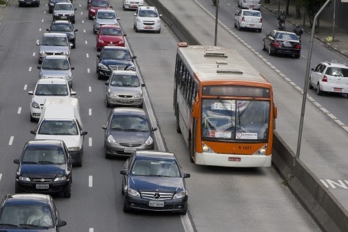 Somente 5,4% dos corredores de ônibus previstos para 2016 foram implantados em São Paulo até hoje