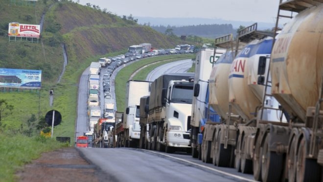 Trocar combustível de caminhões é insuficiente para evitar mortes por poluição, sugere estudo