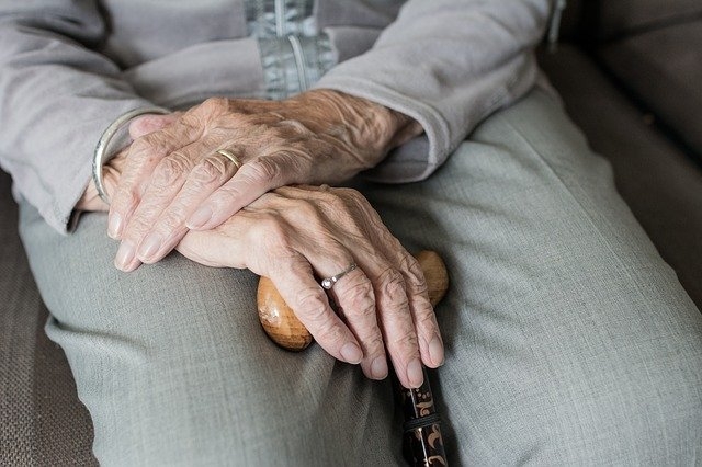 Programa oferece assistência para idosos que sofreram quedas acidentais