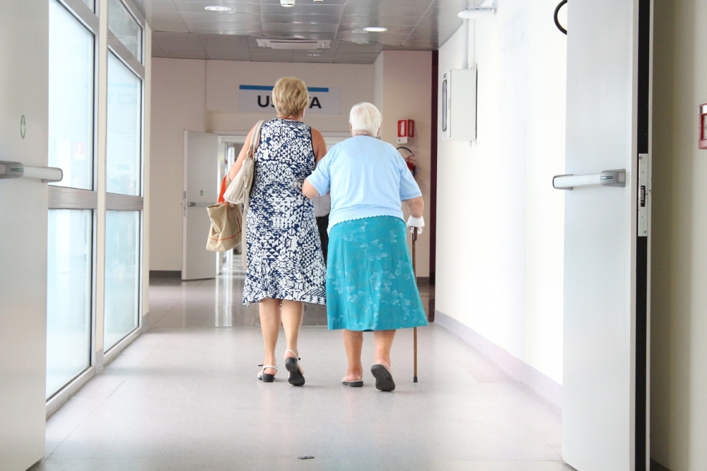 Lentidão ao caminhar prediz risco de incapacidade funcional em idosos, aponta estudo