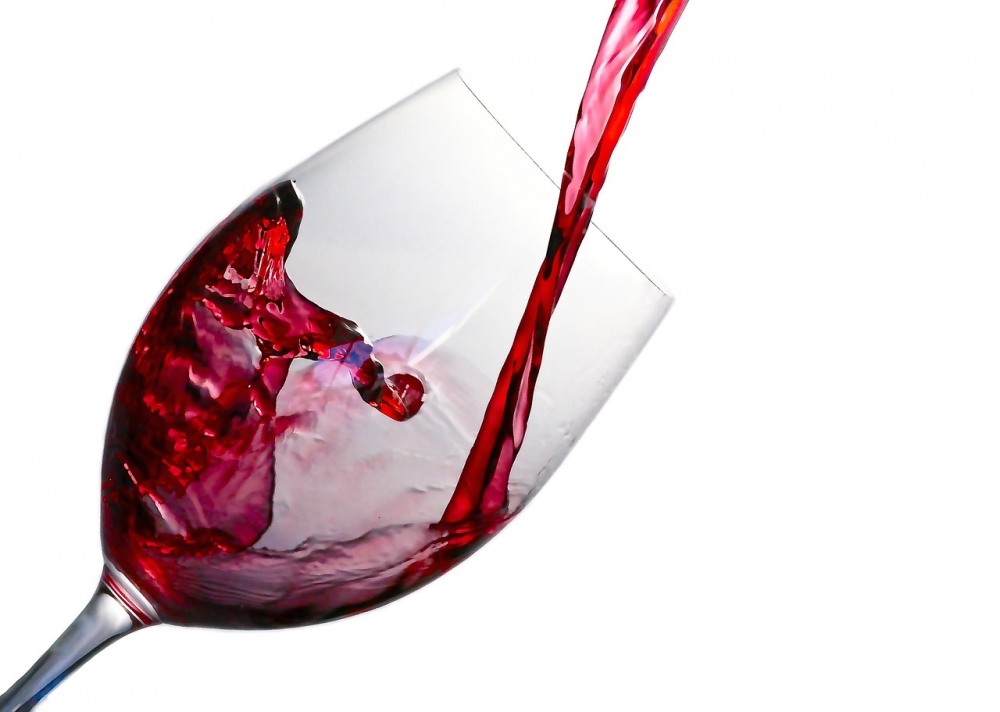 Consumo moderado de vinho tinto remodela a flora intestinal e beneficia o coração, mostra estudo
