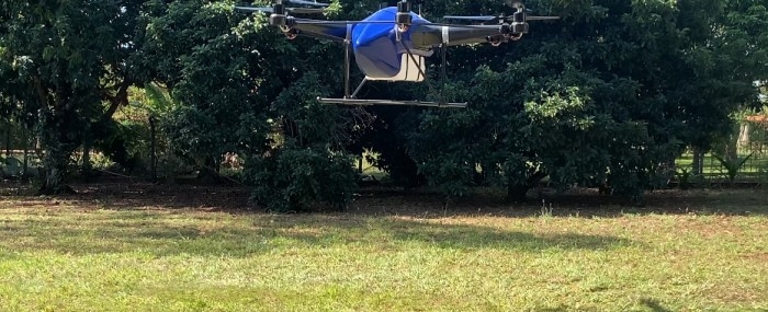 Drone para pulverização agrícola conta com sistema de reabastecimento automatizado