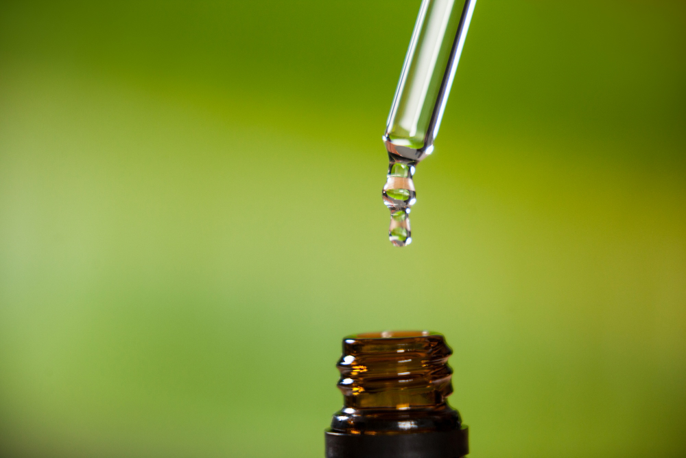 Estudo mostra efeito antibiótico de substância encontrada no óleo de copaíba