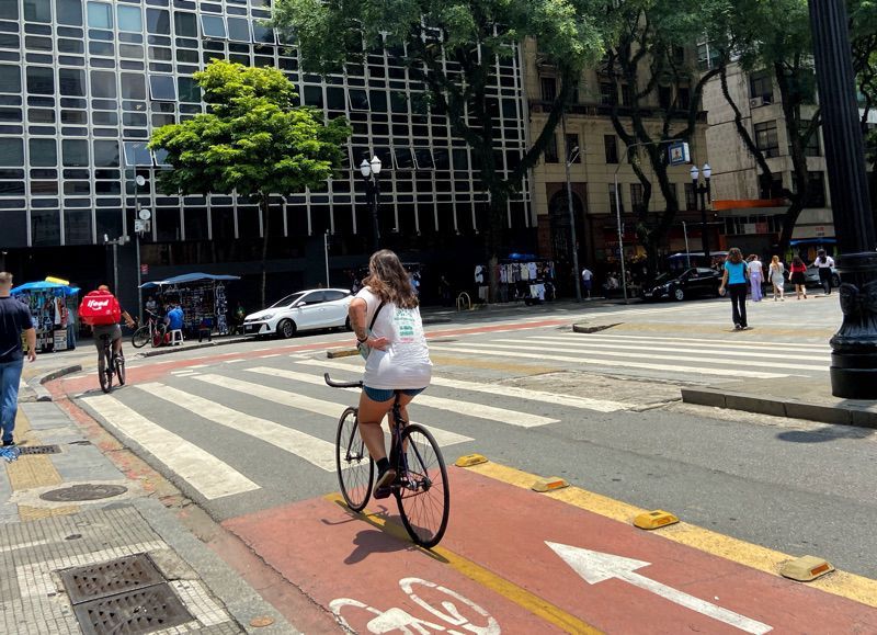 Faltam políticas públicas para democratizar o uso de bicicletas na cidade de São Paulo, aponta estudo