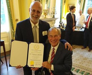 Professor da USP é homenageado pelo governador do Texas