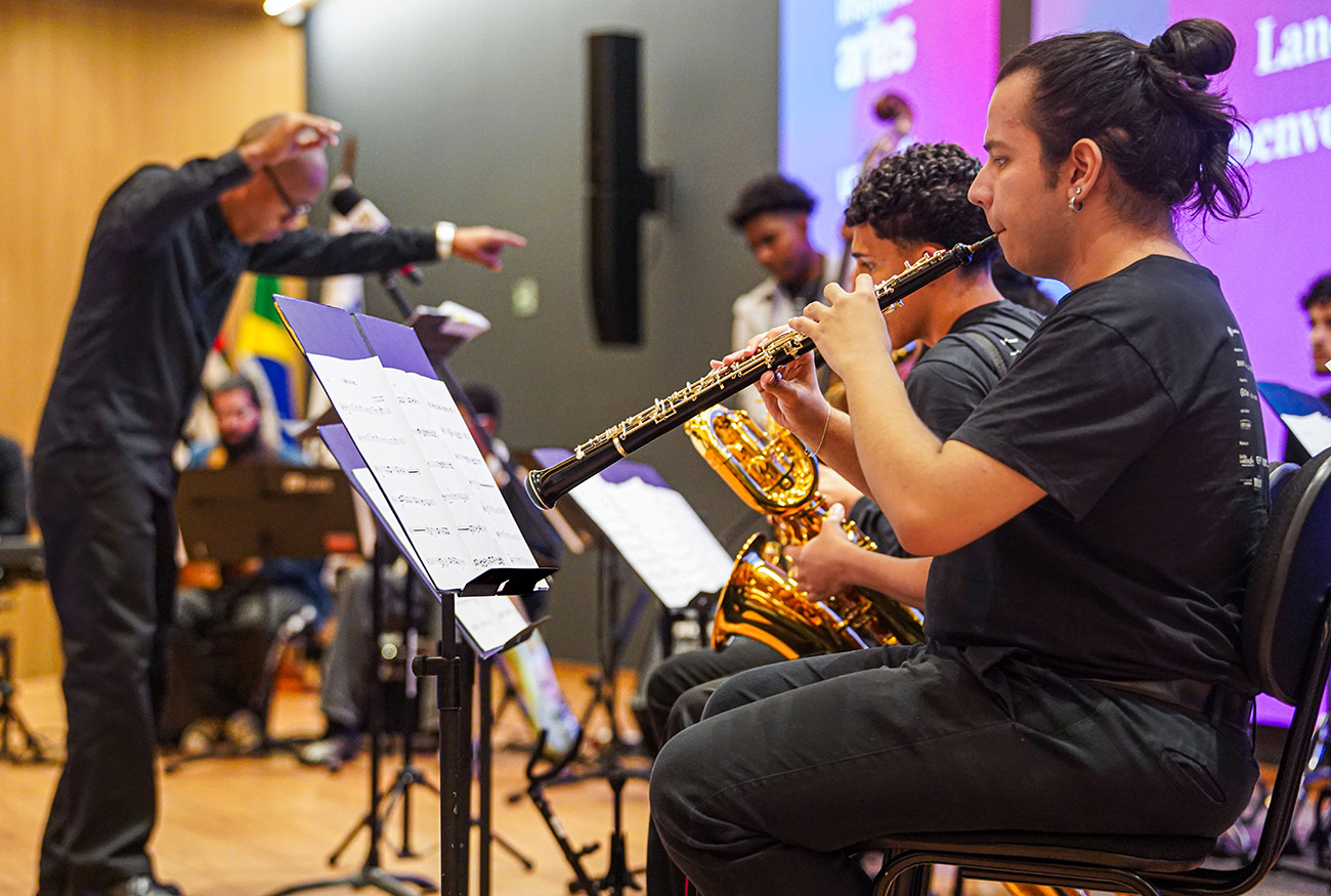 Nuevo centro evaluará el impacto de la música en la salud mental de jóvenes y adolescentes