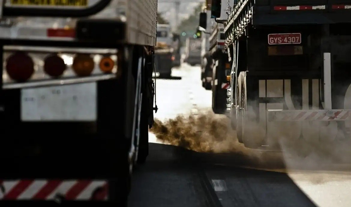 Air pollution induces changes in the oral mucosa and worsens periodontal disease