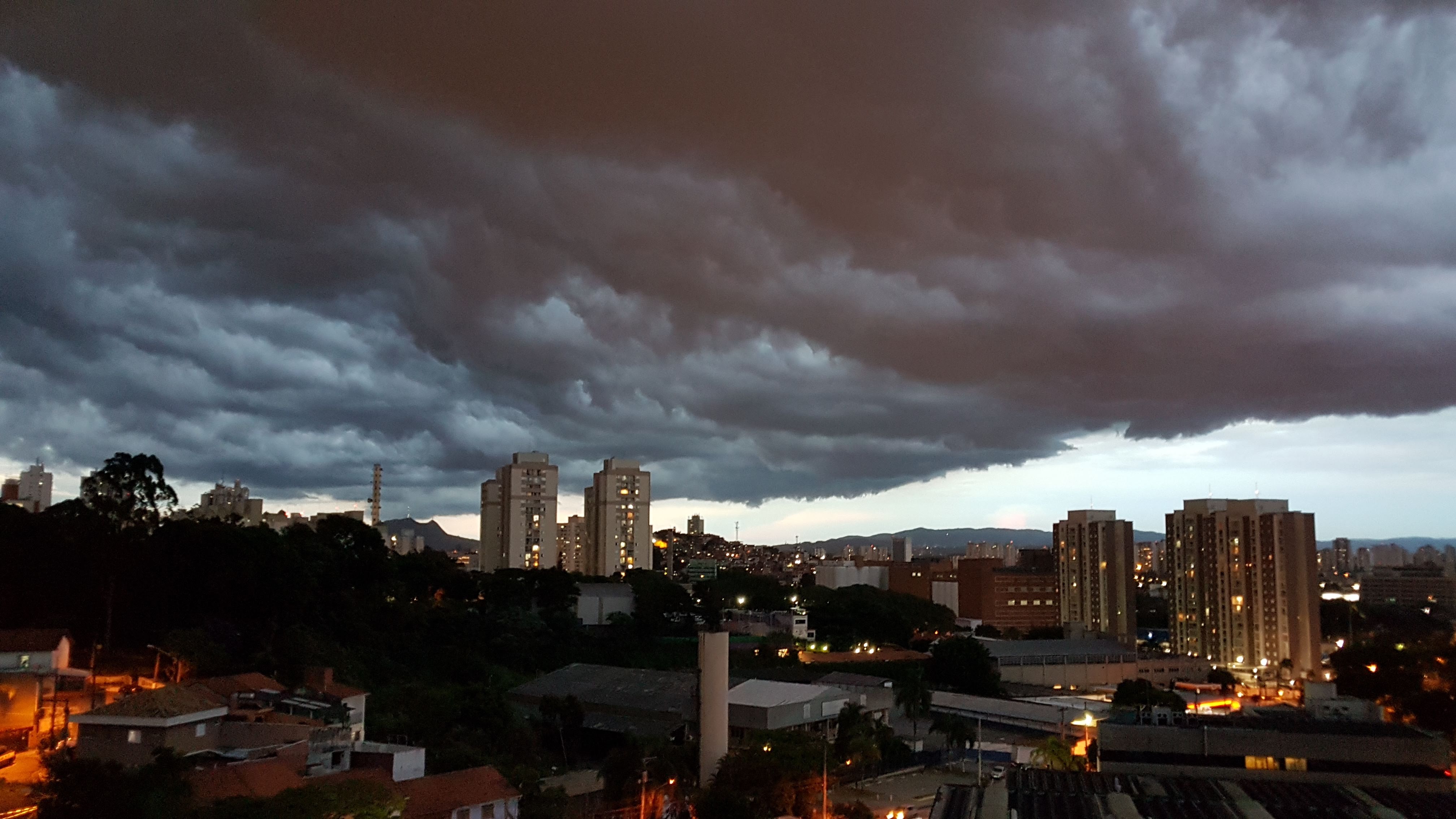 Nova ferramenta de IA prevê rota e intensidade de tempestades em curtíssimo prazo