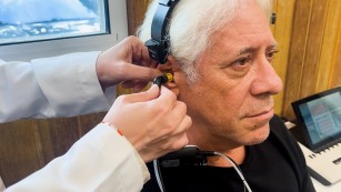 Ciência SP | Perda auditiva na meia-idade acelera o declínio cognitivo