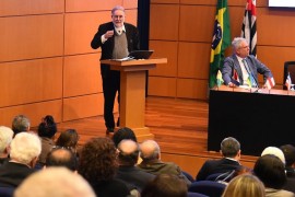 Carlos Américo Pacheco é homenageado durante o 68º Fórum do Confap