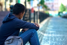 Tempo livre sem supervisão aumenta risco de adolescentes se envolverem em violência
