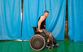 Teste de força para cadeirantes pode ser feito por videochamada com a mesma precisão do presencial