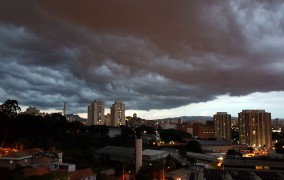 Nueva herramienta de IA pronostica la trayectoria y la intensidad de las tormentas a muy corto plazo