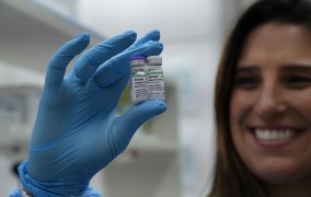 Vacina brasileira contra malária vivax recebe aval para testes em humanos