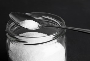 El azúcar y la sal son los ‘villanos’ en la relación entre patrones alimentarios y el cáncer de estómago
