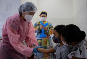 El consumo de ultraprocesados por niños de hasta un año favorece bacterias perjudiciales en el intestino