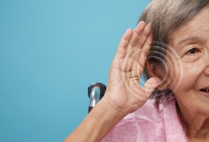 Hearing loss in middle age may accelerate cognitive decline