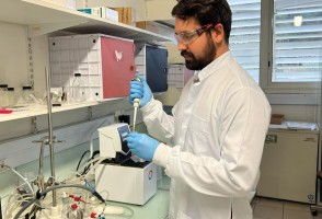 Sustainable method produces high-purity material for use in green hydrogen production