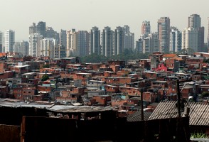 Mais de 3 milhões de pessoas moram em áreas precárias na Região Metropolitana de São Paulo