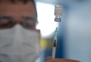 País de origem influenciou confiança em vacinas contra COVID-19