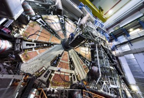 Bolsista da FAPESP recebe prêmio da colaboração Atlas do LHC