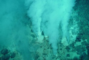 Fuentes termales submarinas podrían haber originado los primeros precursores moleculares de la vida
