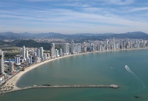 Climate change and urbanization provoke coastal squeeze, says researcher