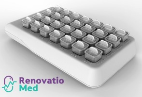 Dispositivo inteligente recuerda a persona mayor tomar el medicamento y supervisa la ingestión