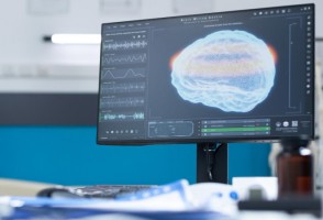 Estudio combina neuromodulación y fisioterapia para rehabilitar a pacientes tras un ACV