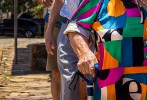 Estudo aponta perda de 15% da força muscular como sinal de alerta para declínio da mobilidade na velhice