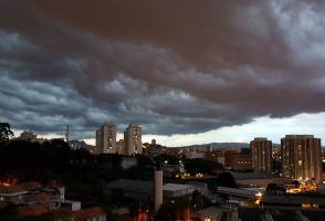 Nova ferramenta de IA prevê rota e intensidade de tempestades em curtíssimo prazo