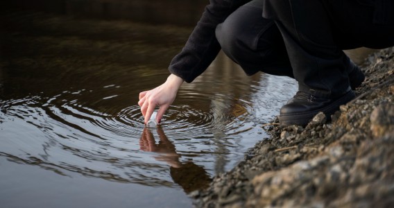 Contaminantes emergentes agravan la crisis hídrica en los países en desarrollo, señala un dossier