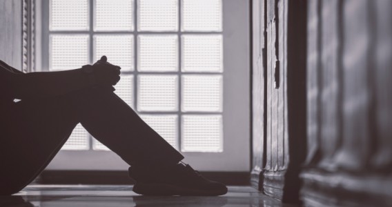 Depressão crônica altera forma como as redes cerebrais se comunicam