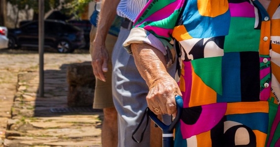 Estudo aponta perda de 15% da força muscular como sinal de alerta para declínio da mobilidade na velhice