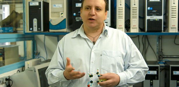 Foto do professor Cláudio Tormena