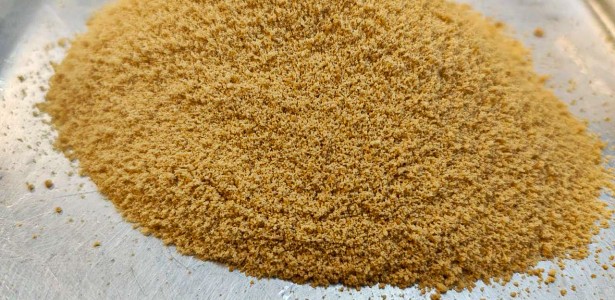 Cristais de açúcar de cana com estrutura modificada, utilizados na pesquisa de baixa absorção glicêmica.