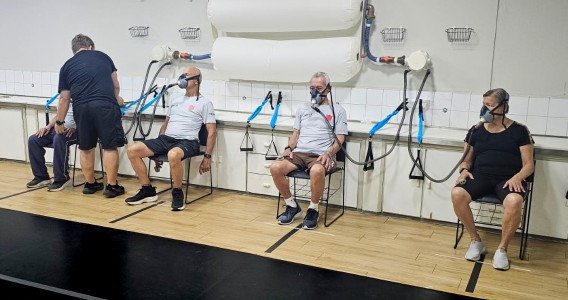 Inalação controlada de ar rarefeito pode ser estratégia para atenuar sintomas de Parkinson
